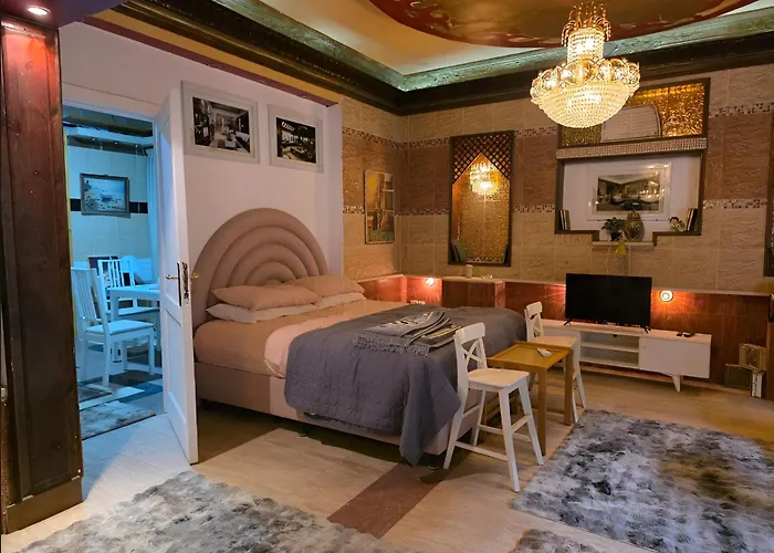 بيت الراية Raya House